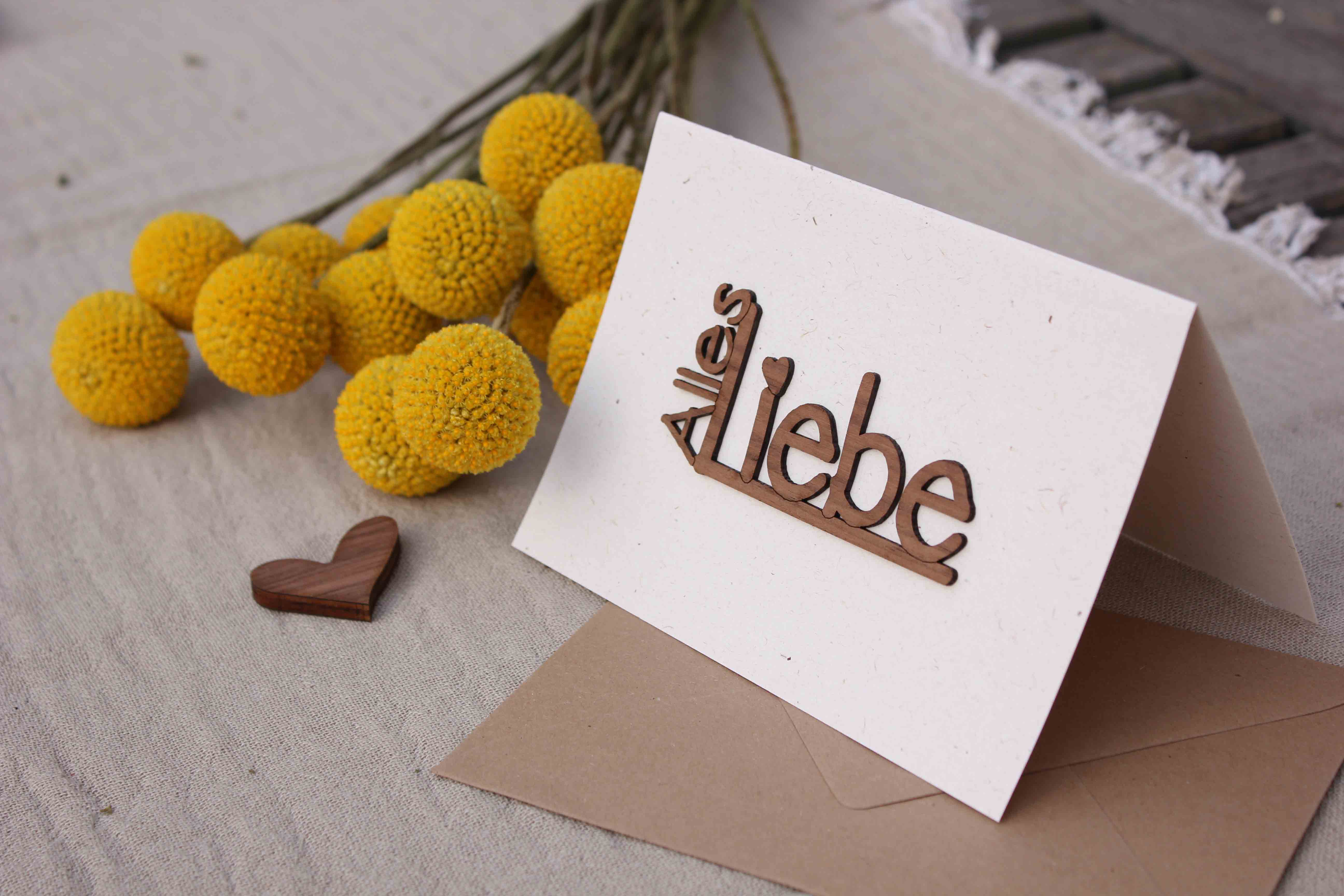 Holzgrusskarten - Papierkarte mit Schriftzug "Alles Liebe" aus Nuss, Geschenkkarte, Dankeskarte