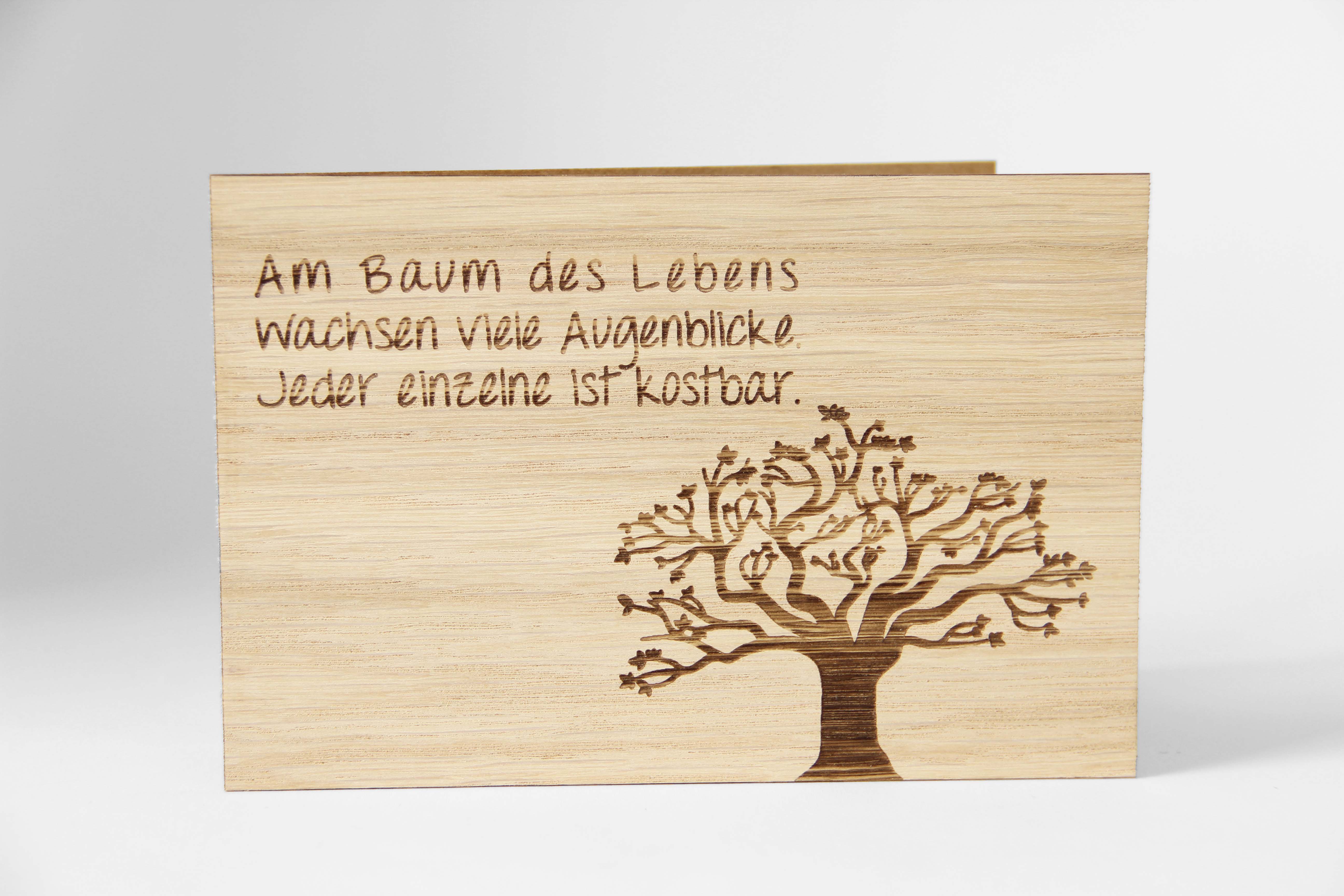 Holzgrusskarten - Geschenkkarte Spruchkarte "Am Baum des Lebens wachsen viele Augenblicke" aus Eiche