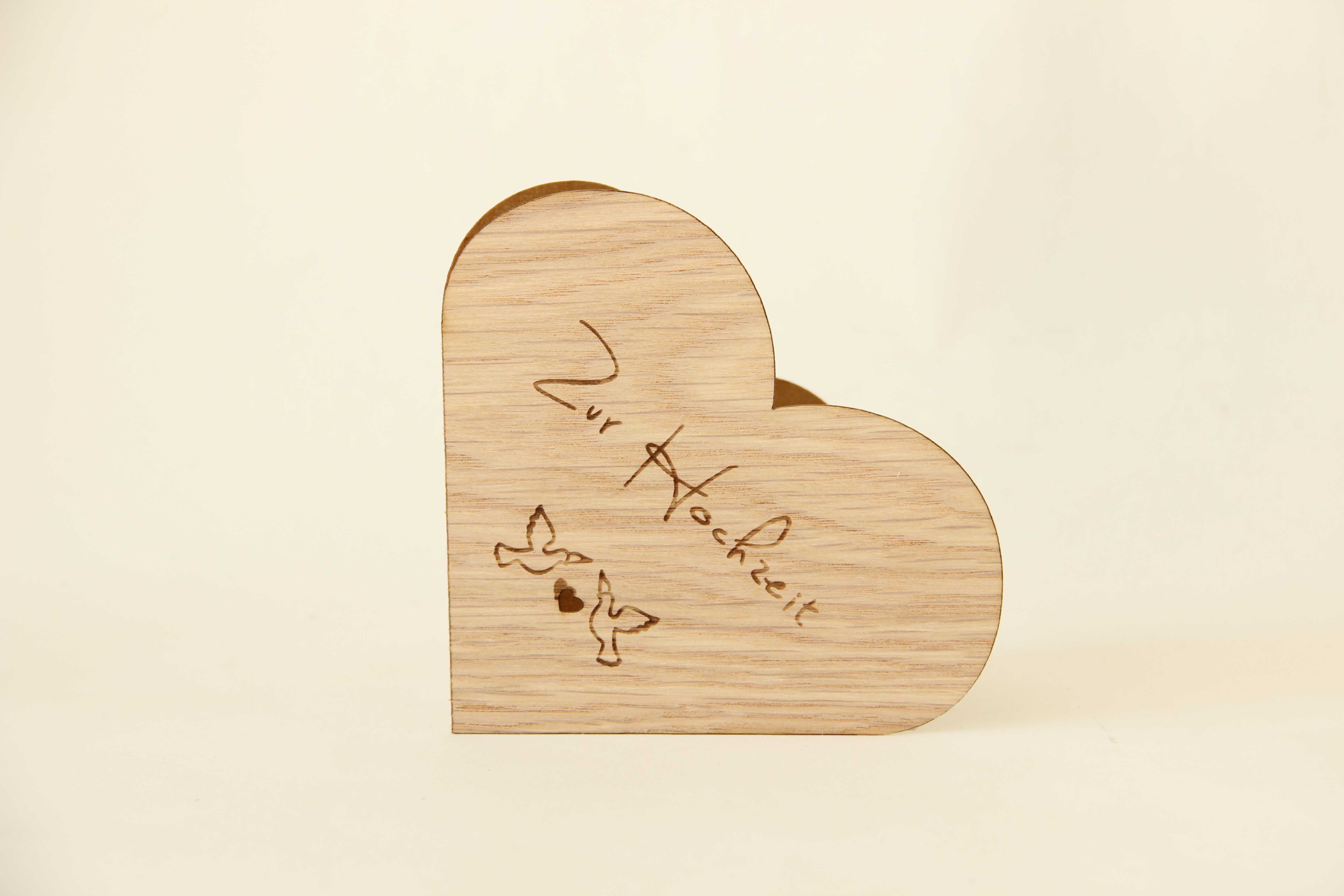 Holzgrusskarten - Herzkarte "Zur Hochzeit" aus Eiche, Tauben, Herz, Hochzeitskarte