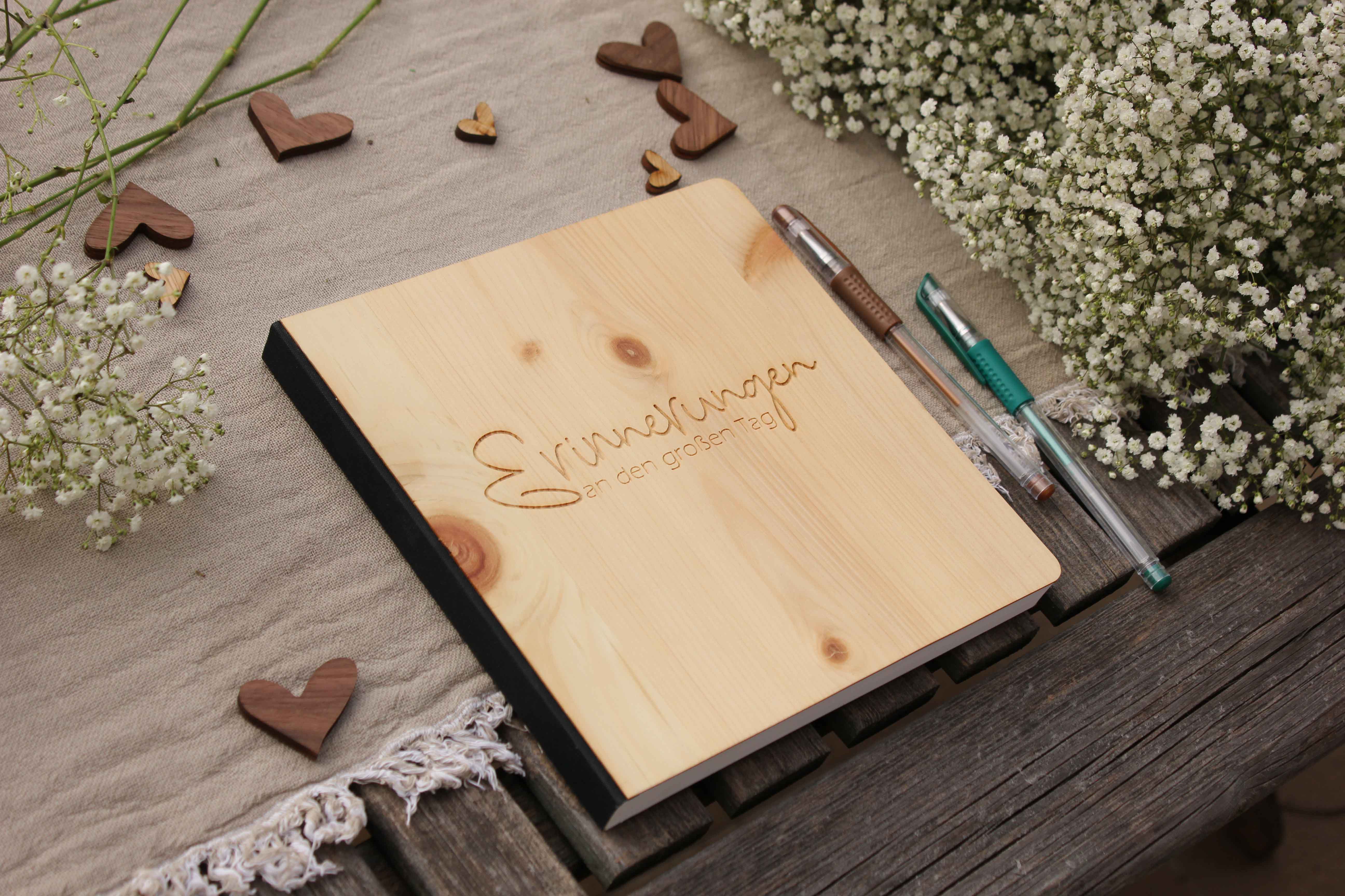 Holzgrusskarten - Gästebuch mit Zirbencover "Erinnerungen an den großen Tag", Geschenk