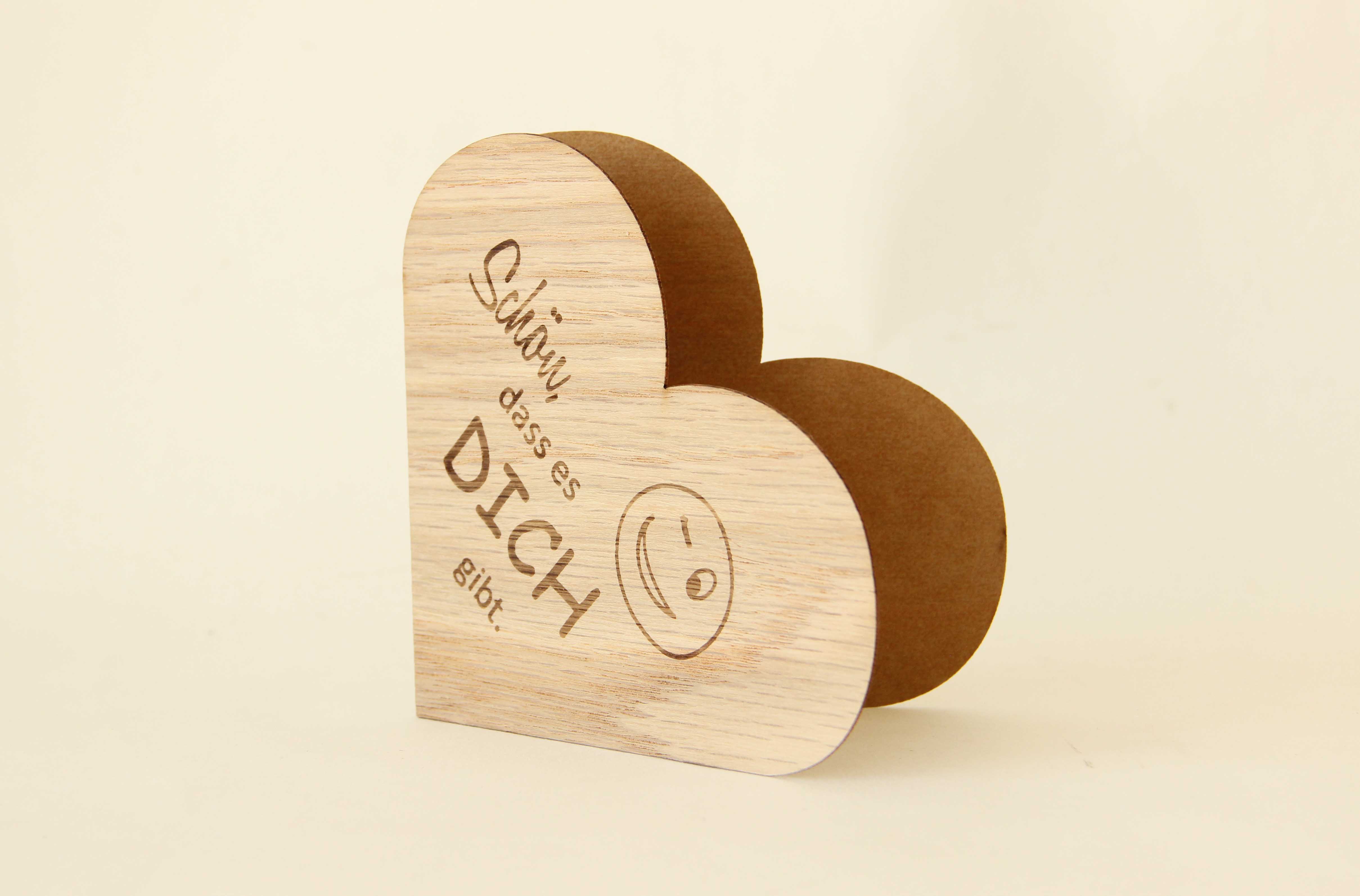 Holzgrusskarten - Herzkarte "Schön dass es dich gibt" aus Eiche, Zwinkersmiley, Dankeskarte, Geschenkkarte