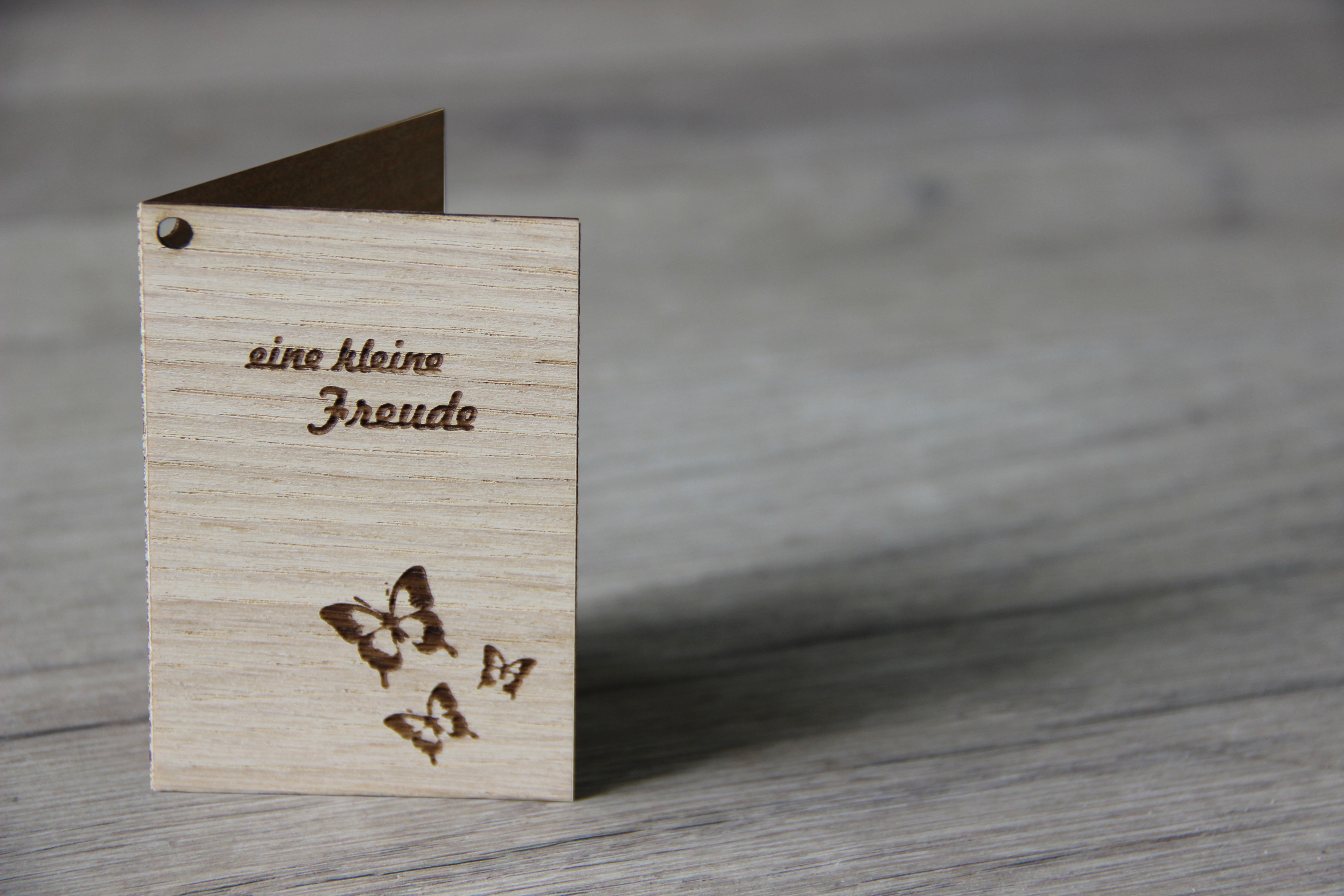 Holzgrusskarten - Geschenkanhänger "eine kleine Freude" aus Eiche, Schmetterlinge