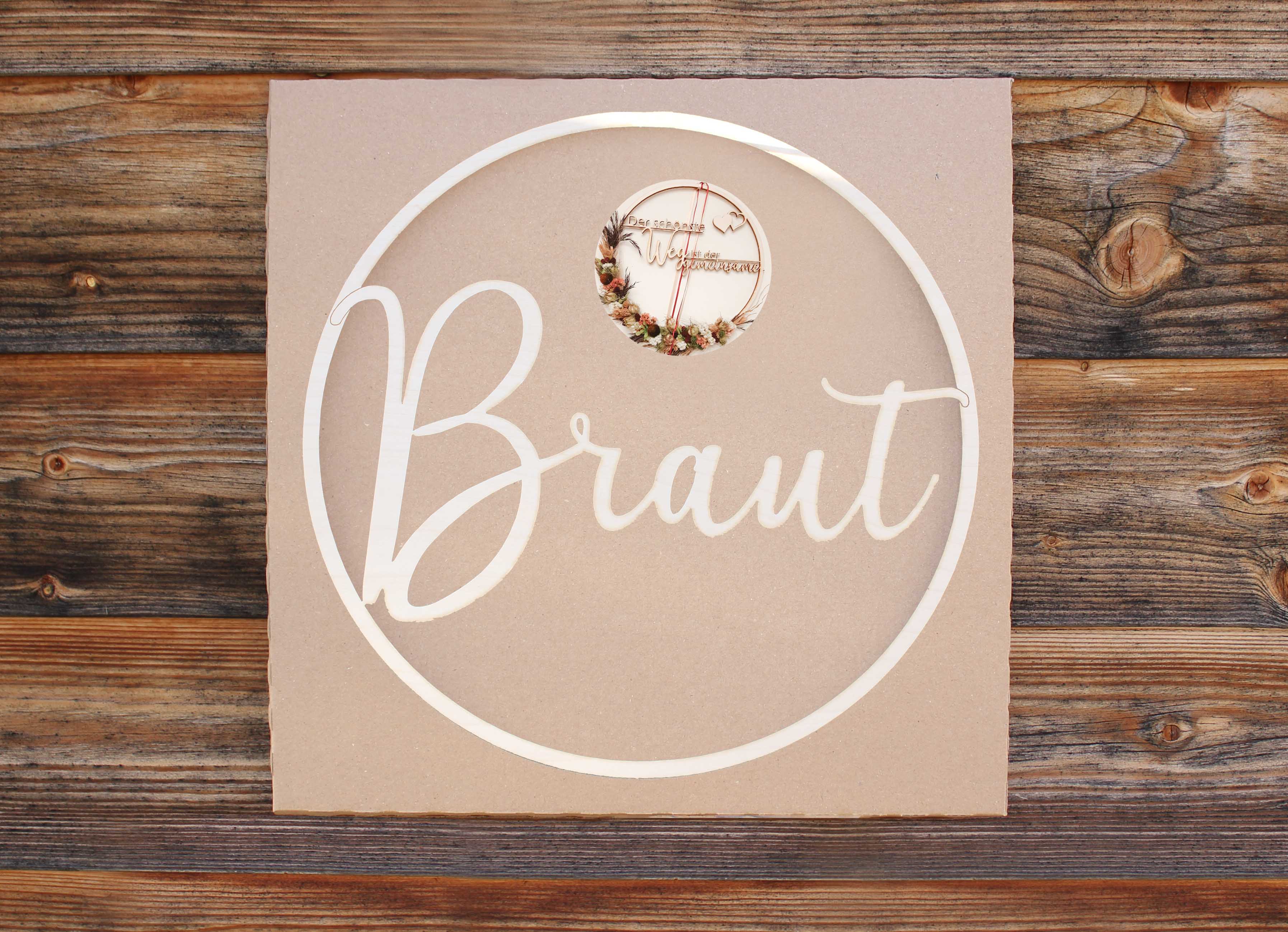 Holzgrusskarten - Holzkranz mit Schriftzug "Braut" aus Pappelholz, Holzring, Tür, Deko, Geschenk, Hochzeit