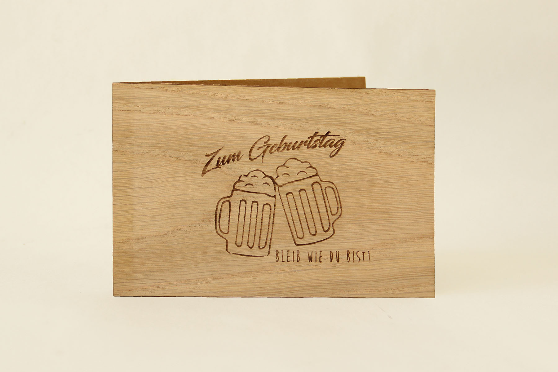 Holzgrusskarten - Geburtstagskarte "Zum Geburtstag. Bleib wie du bist". Biergläser, Halbe Bier