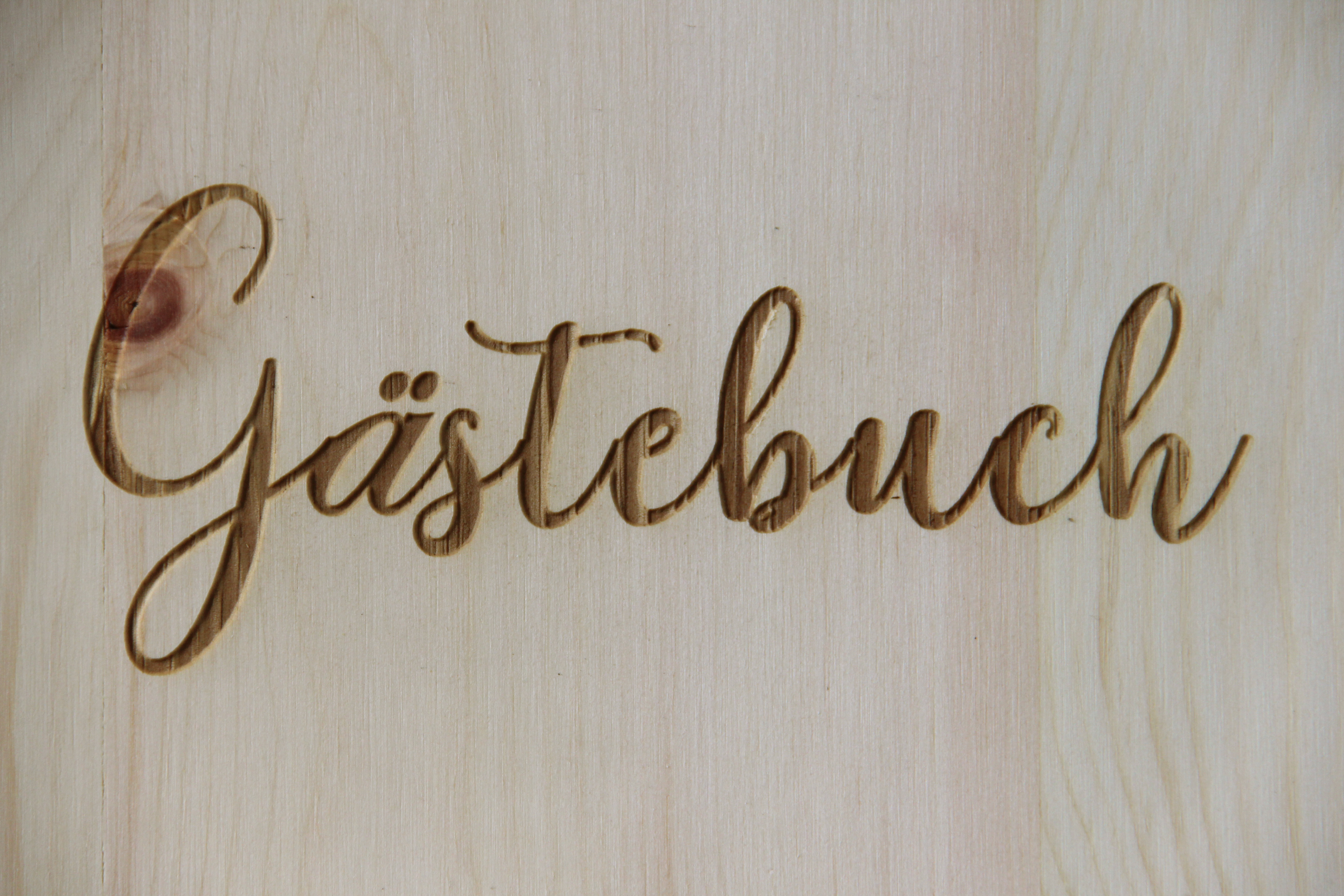 Holzgrusskarten - Holzgästebuch mit eingraviertem Schriftzug "Gästebuch", Zirbe