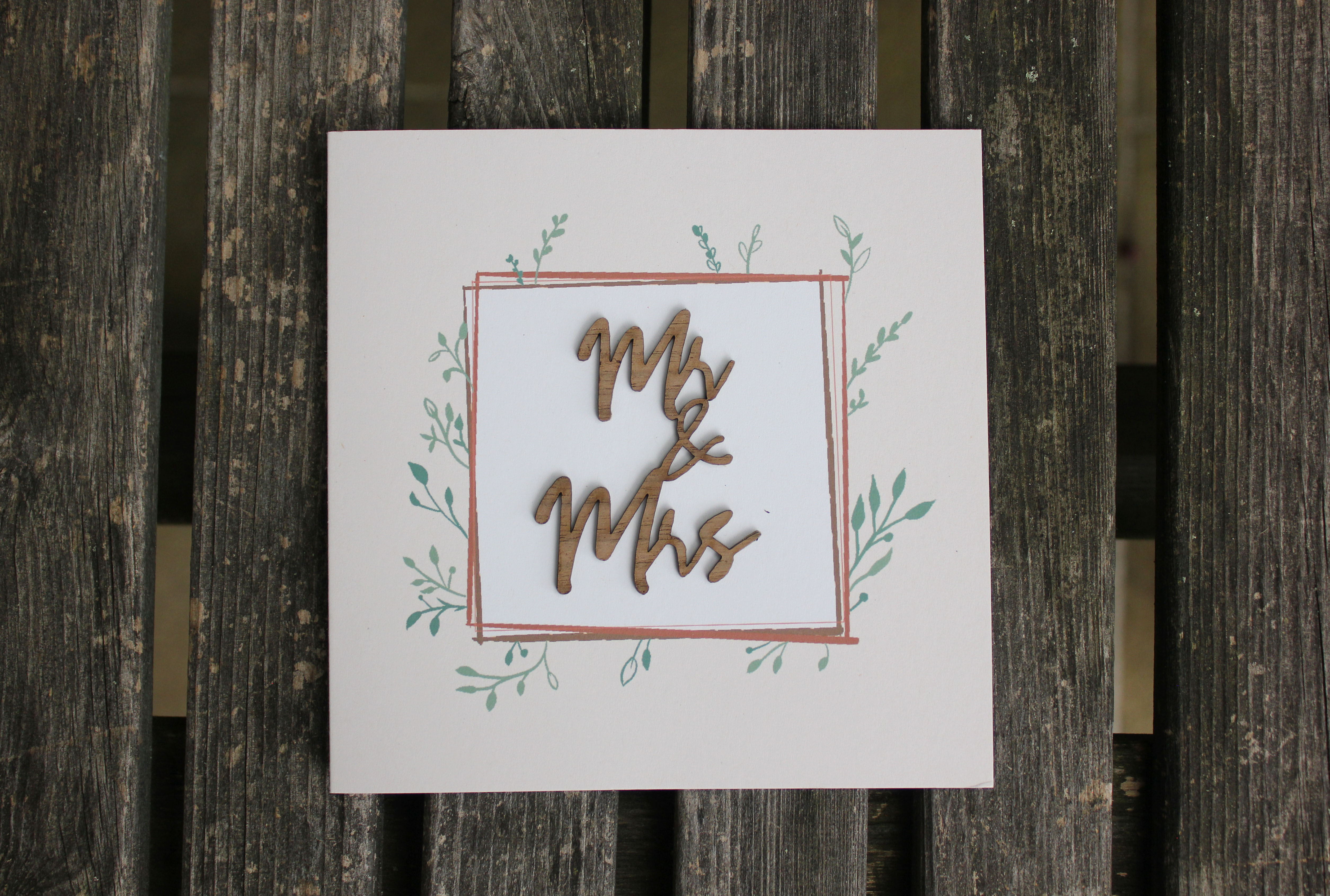 Holzgrusskarten - Hochzeitskarte mit aufgeklebtem "Mr & Mrs" aus Echtholz