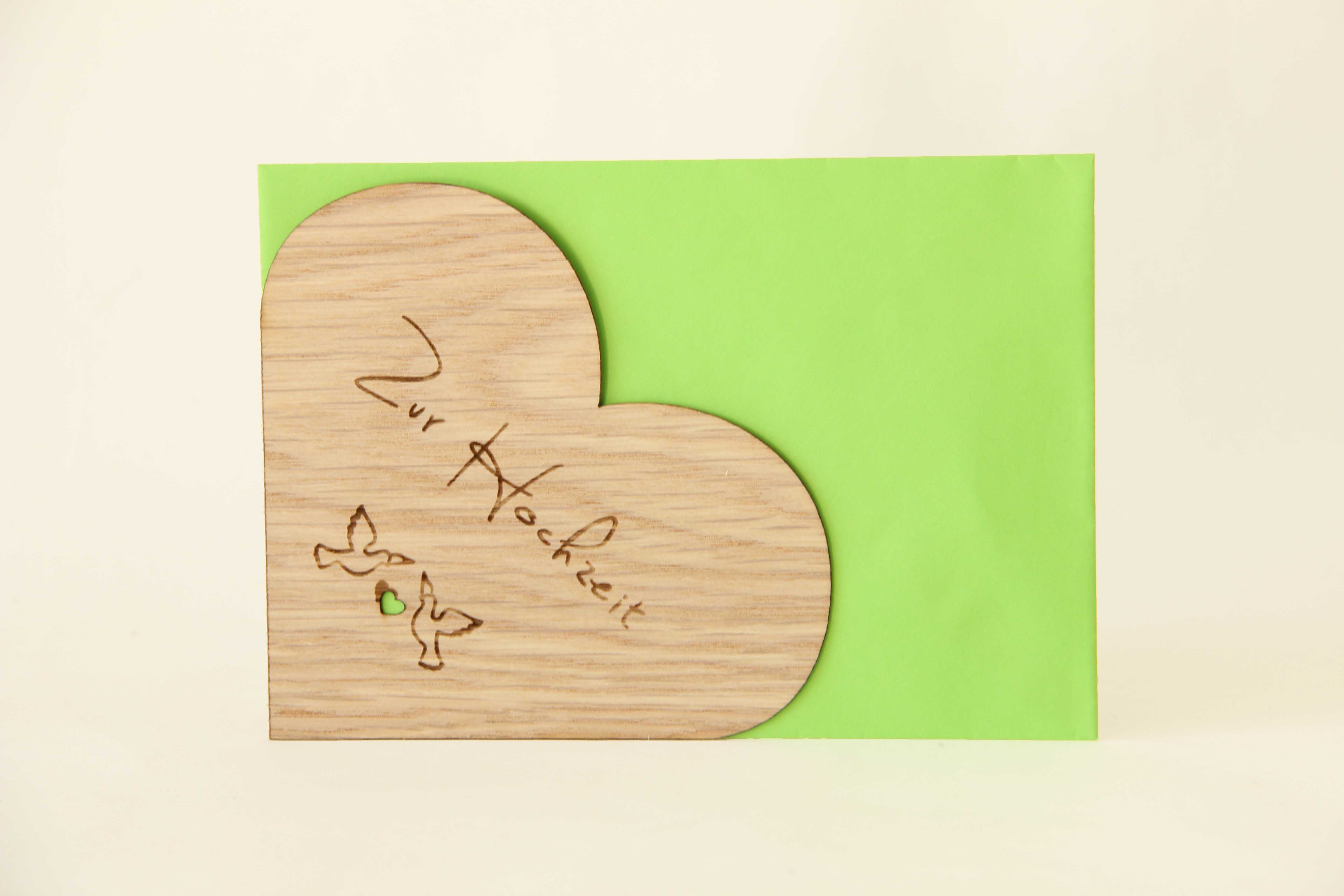 Holzgrusskarten - Herzkarte "Zur Hochzeit" aus Eiche, Tauben, Herz, Hochzeitskarte