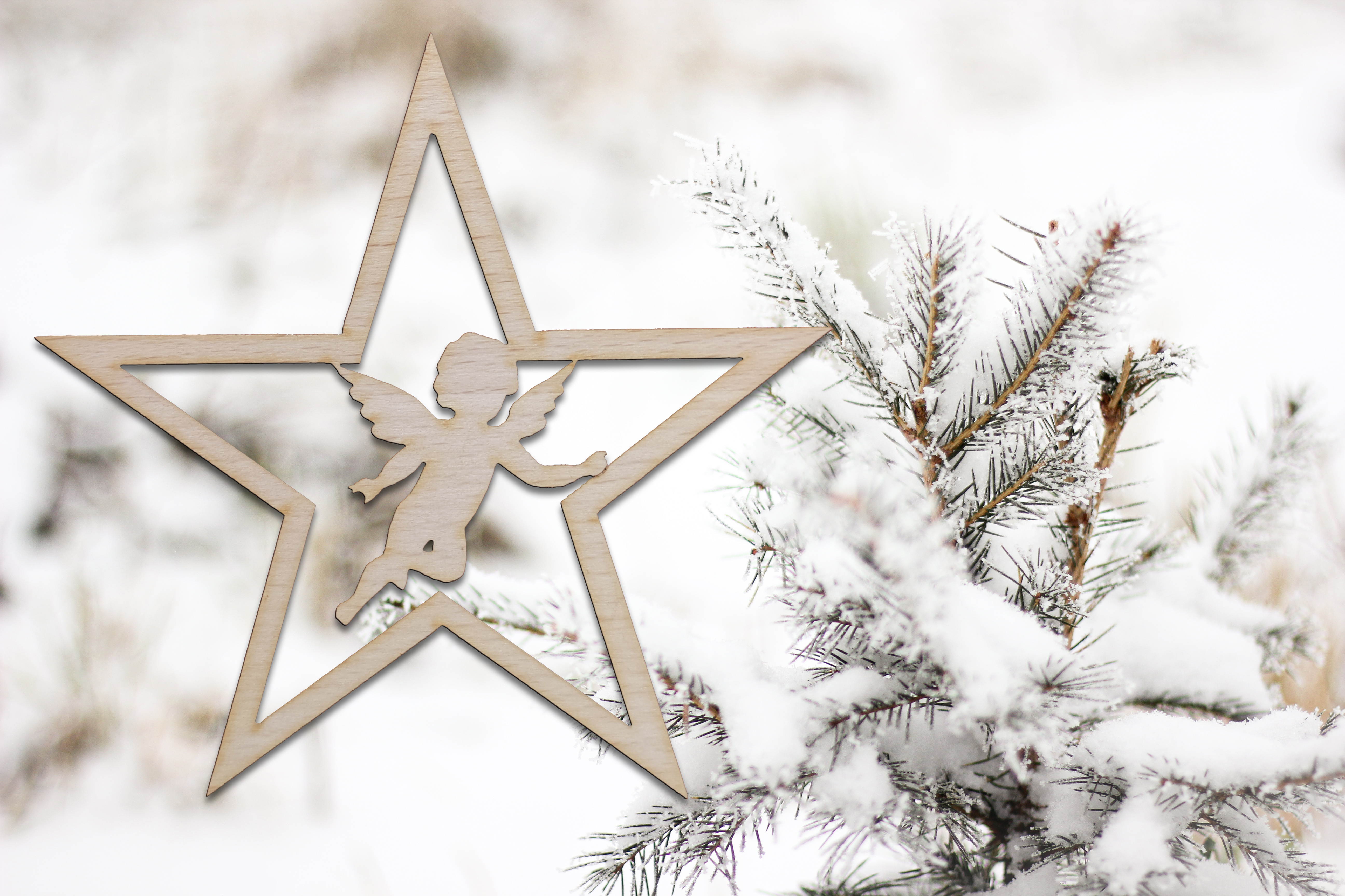 Holzgrusskarten - Christbaumanhänger Weihnachtsstern zum Aufhängen - Motiv Engerl - Schneehintergrund